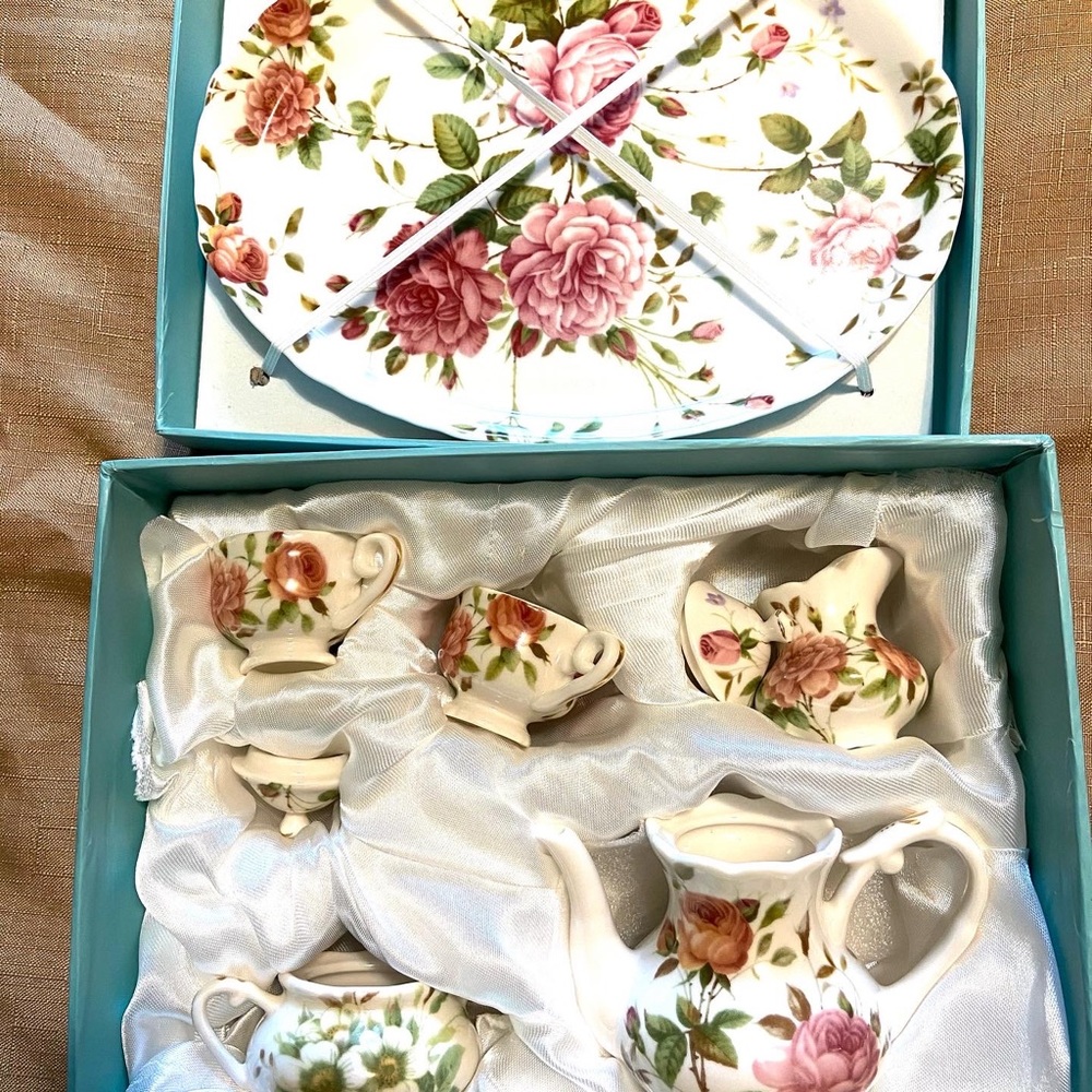 COPY - Floweral Tea Set